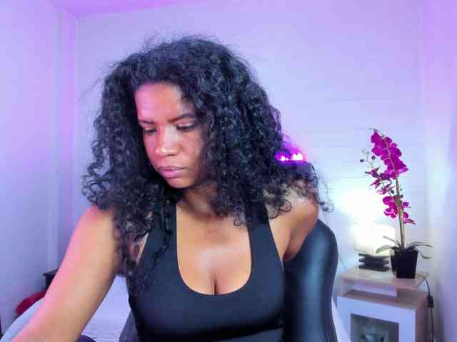 Ellie-Alves Ellie-Alves