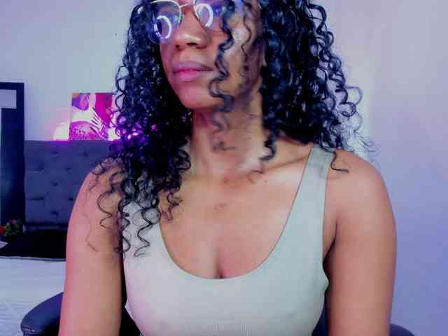 Ellie-Alves Ellie-Alves