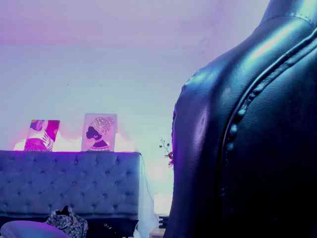 Ellie-Alves Ellie-Alves