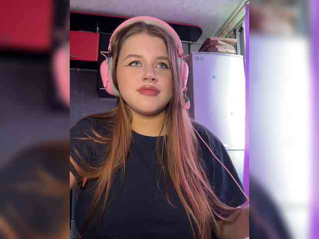 Miss_Nestle webcam