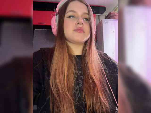Miss_Nestle webcam
