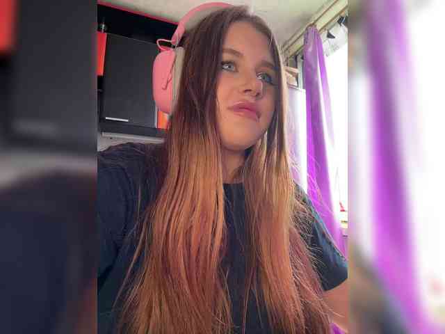 Miss_Nestle webcam