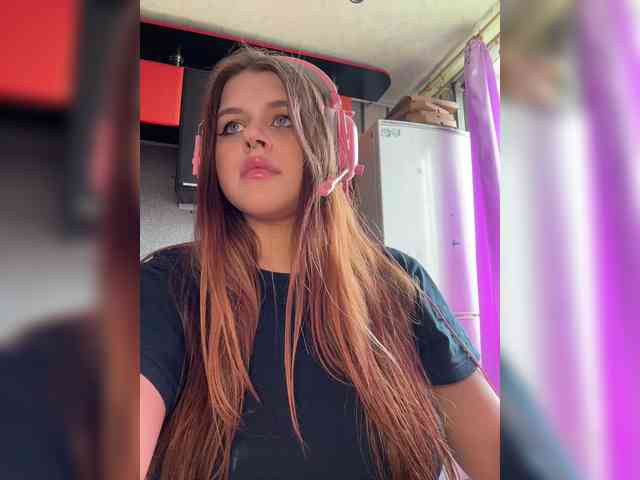 Miss_Nestle webcam