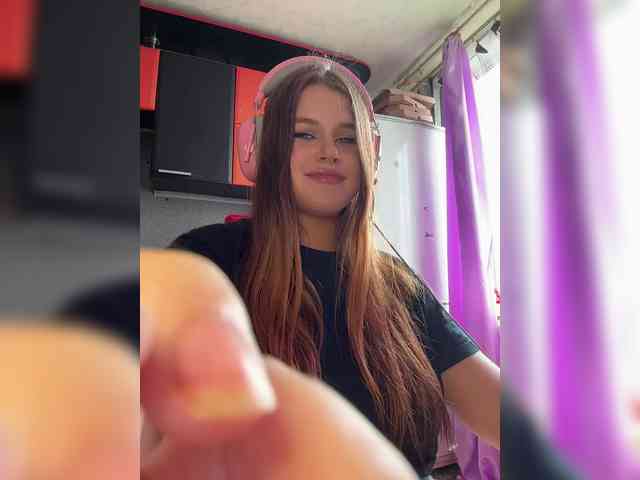Miss_Nestle webcam