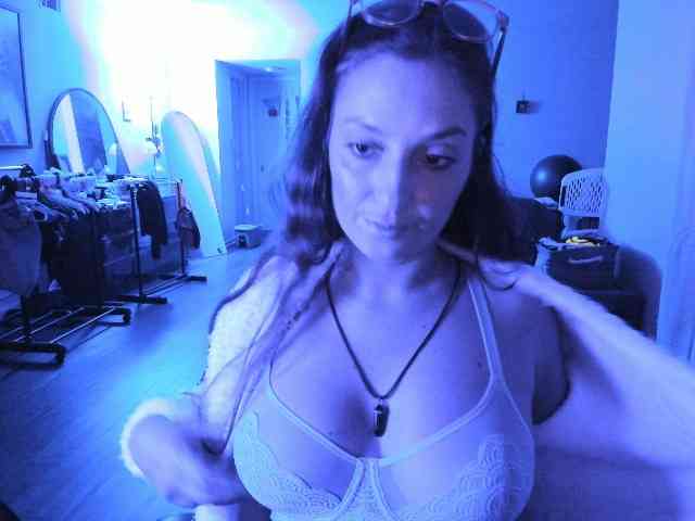 BellaBloom webcam