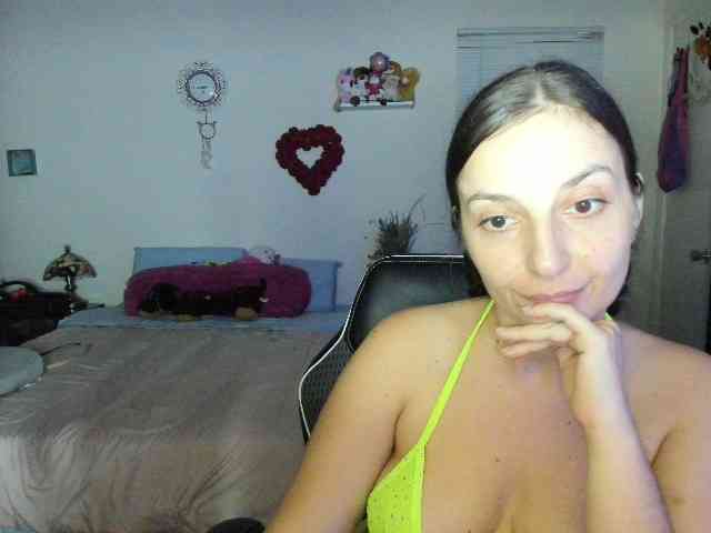 BellaBloom webcam