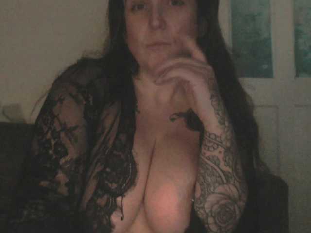 Harleyslut's BongaCams show and profile