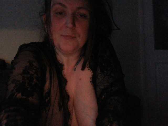 Harleyslut's BongaCams show and profile
