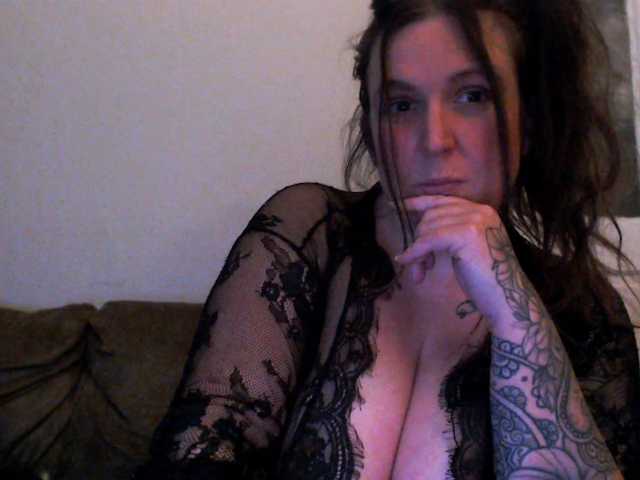 Harleyslut's BongaCams show and profile