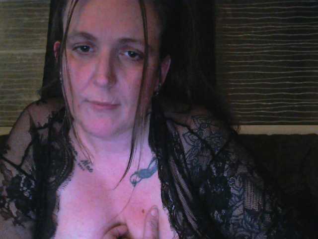 Harleyslut's BongaCams show and profile