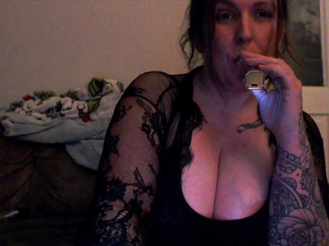 Harleyslut's BongaCams show and profile