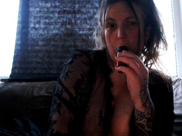 Harleyslut's BongaCams show and profile