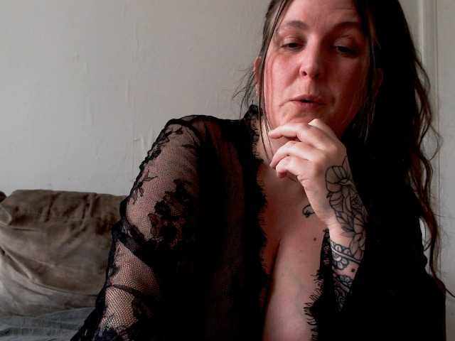 Harleyslut's BongaCams show and profile