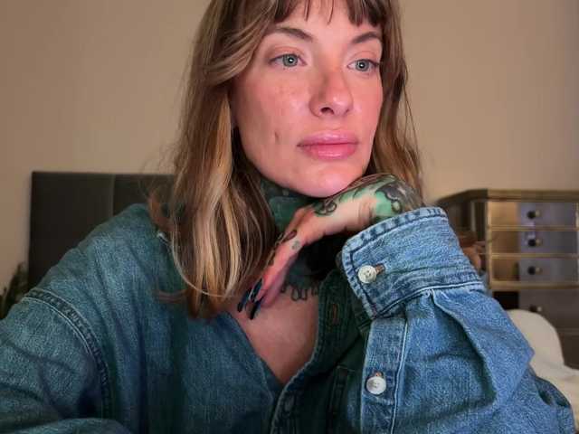 iiixbostonxiii's BongaCams show and profile