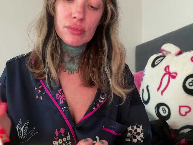 iiixbostonxiii's BongaCams show and profile