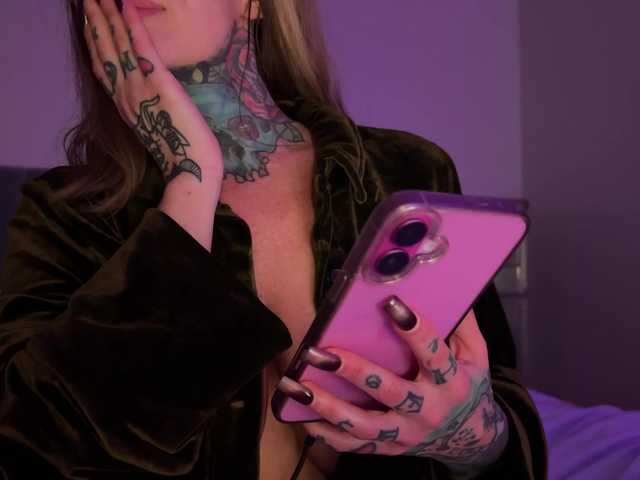 iiixbostonxiii's BongaCams show and profile