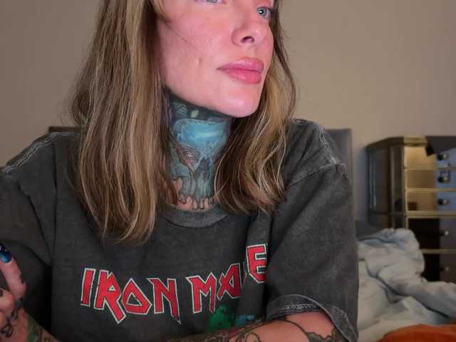 iiixbostonxiii's BongaCams show and profile