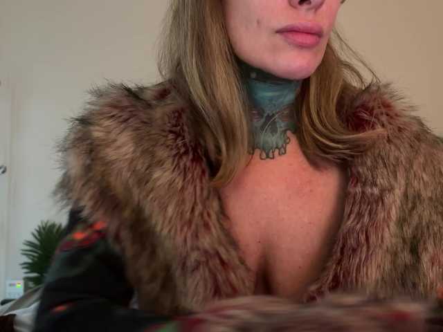 iiixbostonxiii's BongaCams show and profile