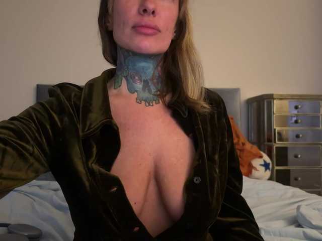 iiixbostonxiii's BongaCams show and profile