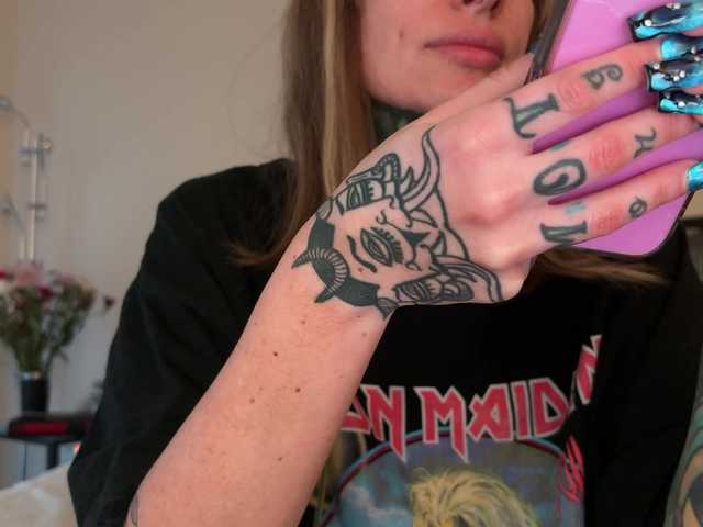 iiixbostonxiii's BongaCams show and profile