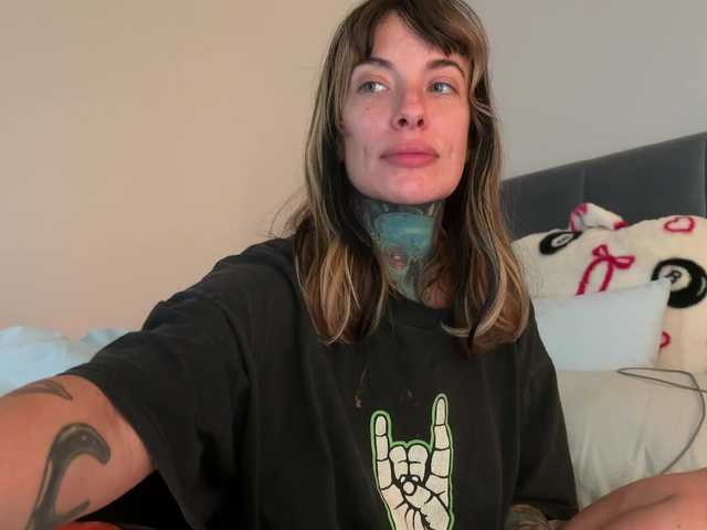 iiixbostonxiii's BongaCams show and profile