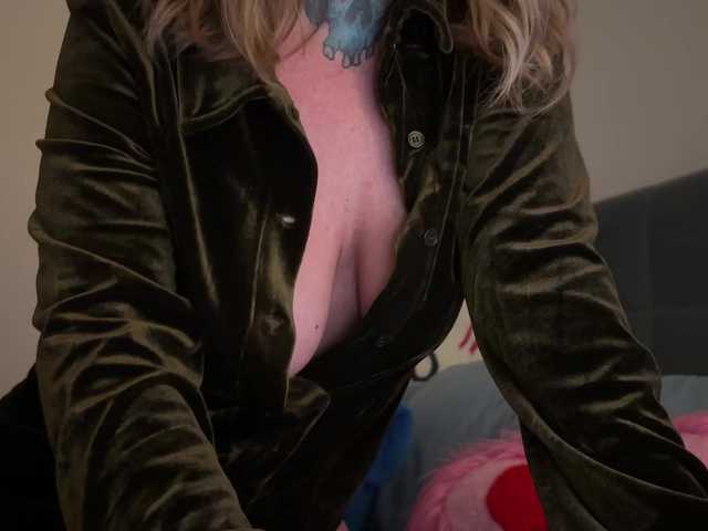 iiixbostonxiii's BongaCams show and profile