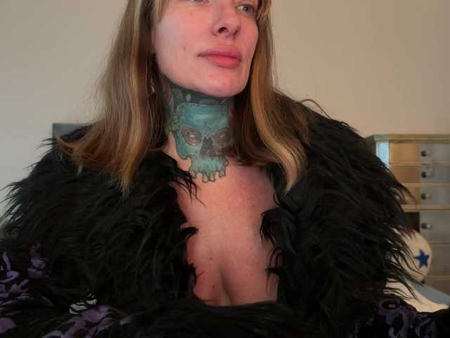 iiixbostonxiii's BongaCams show and profile