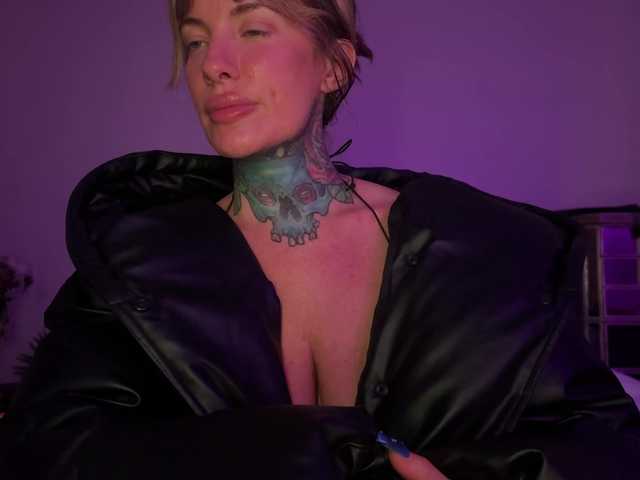 iiixbostonxiii's BongaCams show and profile