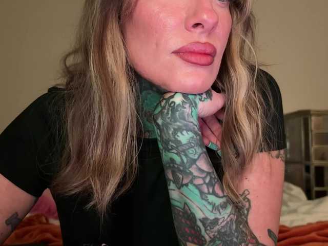 iiixbostonxiii's BongaCams show and profile