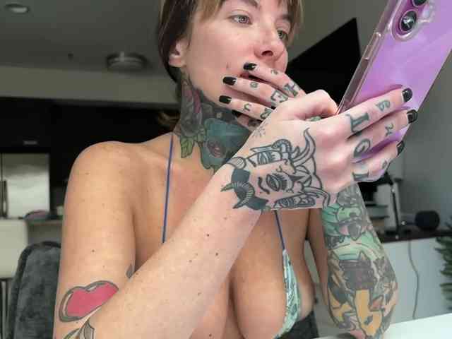 iiixbostonxiii Live Webcam on BongaCams