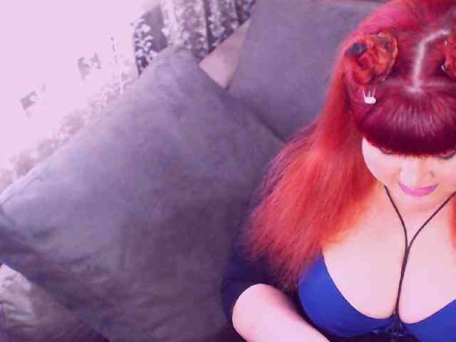 RedBustyX webcam