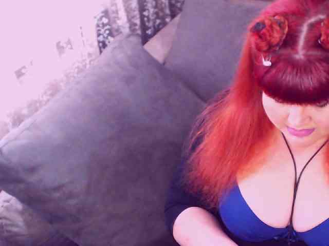 RedBustyX webcam