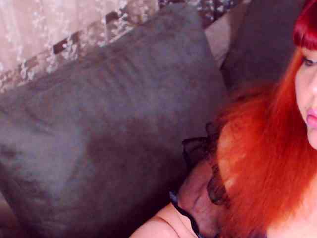 RedBustyX webcam