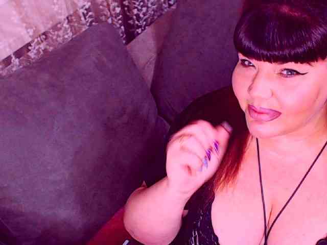RedBustyX webcam