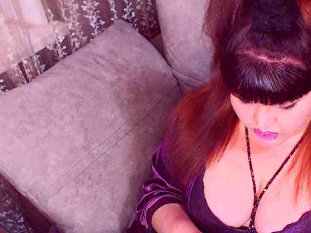 RedBustyX webcam