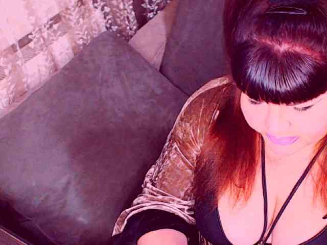 RedBustyX webcam