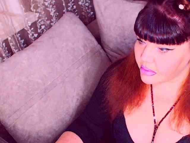 RedBustyX webcam