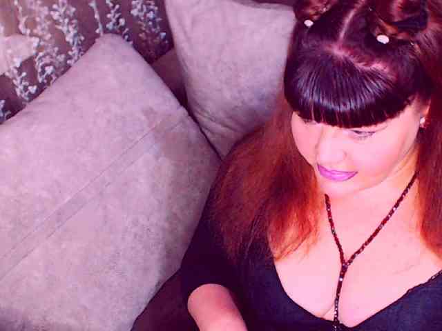 RedBustyX webcam