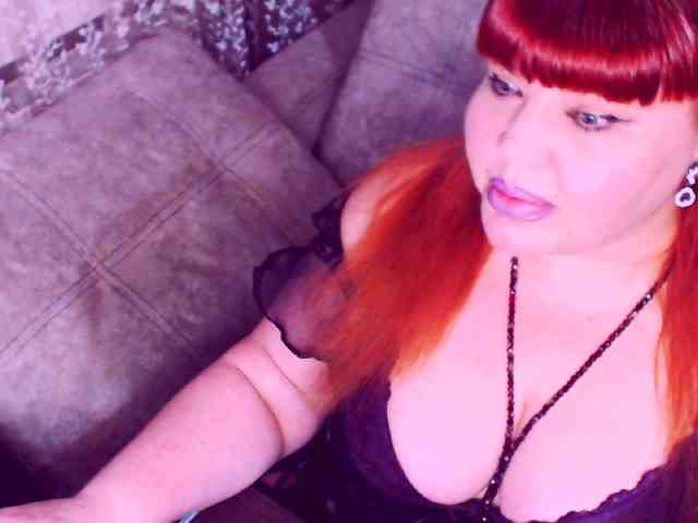 RedBustyX webcam