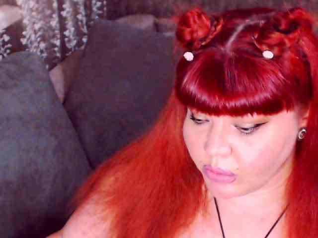 RedBustyX webcam