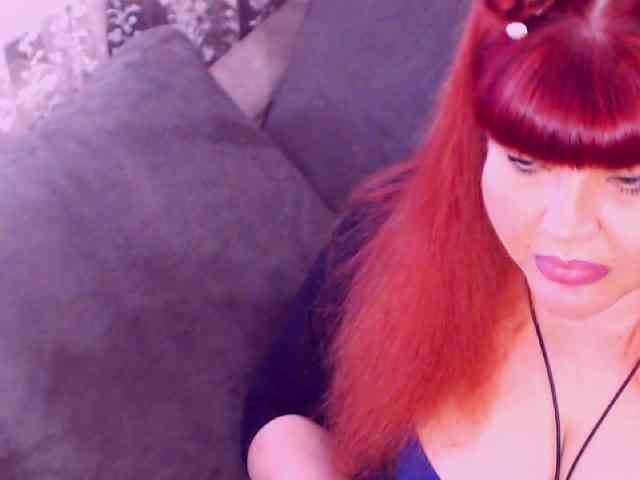 RedBustyX webcam