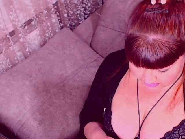 RedBustyX webcam