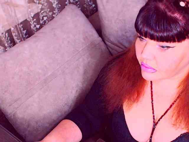 RedBustyX webcam