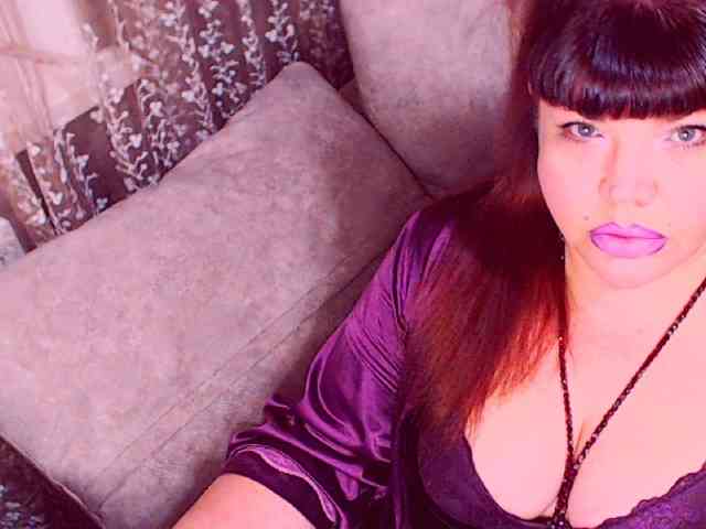 RedBustyX webcam