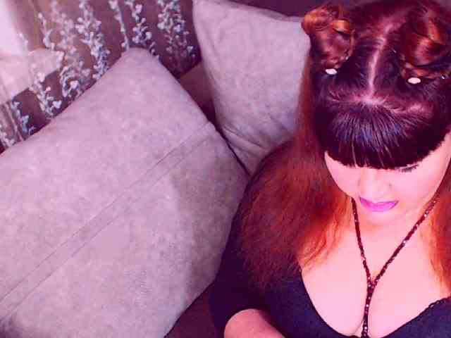 RedBustyX webcam