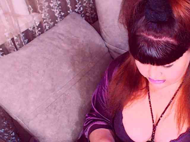 RedBustyX webcam