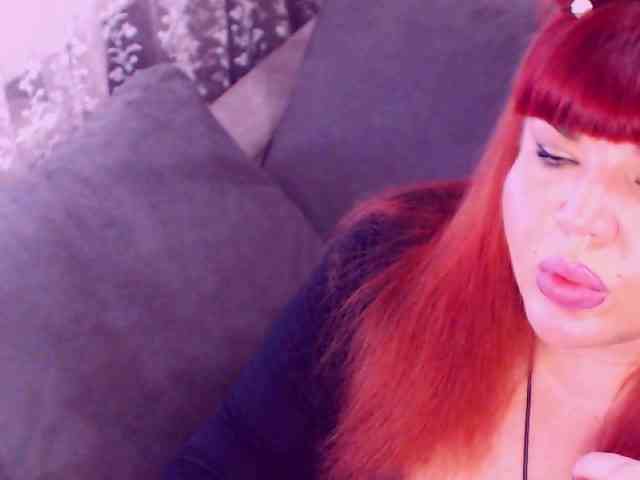 RedBustyX webcam