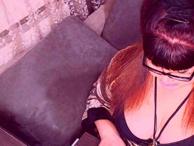 RedBustyX webcam