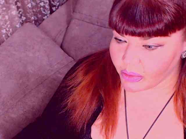 RedBustyX webcam