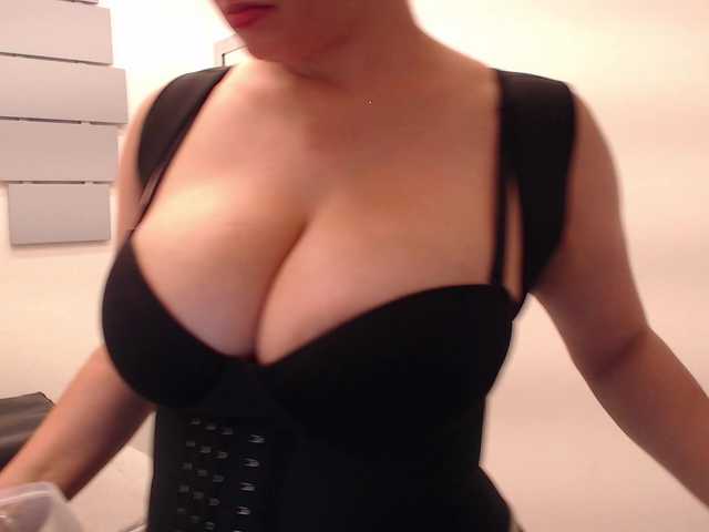 evatwiss's BongaCams show and profile